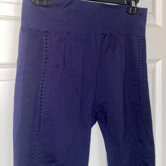 Fabletics Navy Seamless Legging - Picture 3 of 3